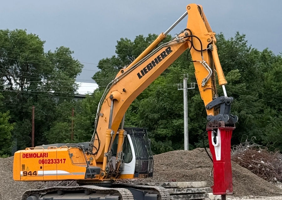 Снос демонтаж - demolari concasari servicii excavator