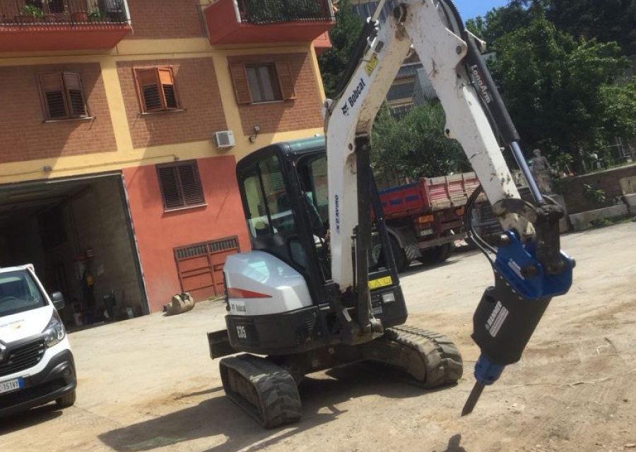Ciocan hidraulic / demolator
