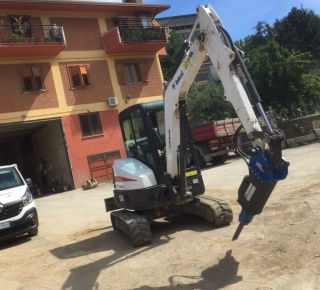 Ciocan hidraulic / demolator