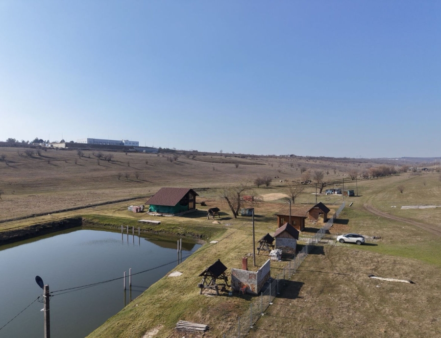 Участок с водоёмом, Дурлешты, 109 сот.